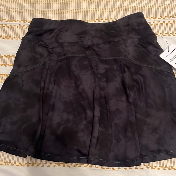 Muted black tye dye skirt with shorts underneath - Picture 4 of 4